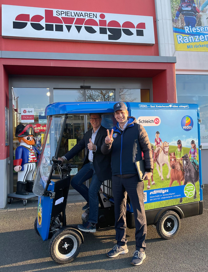 Bild zur Meldung: Erster Einsatz für das brandneue VEDES E-Cargo-Bike: Neues Promotion-Highlight bei Spielwaren Schweiger in Nürnberg